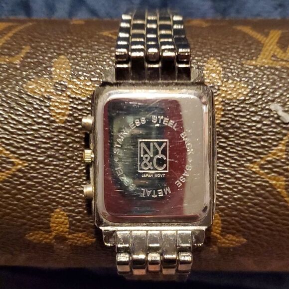 NY &‎ C New York & Company Analog Wristwatch Gunmetal Band & Case Crystals - Picture 3 of 6